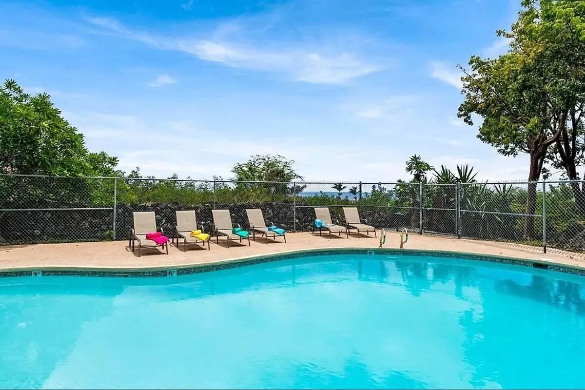 Kailani Kona-Ocean View, Top Floor Downtown W Pool كايلو كونا شقة